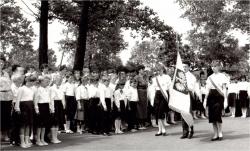 04.06.1988r. - wręczenie Szkole Podstawowej w Tarnowie Podgórnym Sztandaru.