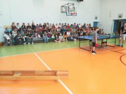 Rywalizacja w turnieju szkolnej ligi tenisa stołowego