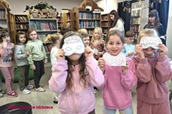 Sześciolatki w bibliotece 