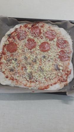 Pizza przygotowana przez uczniów.