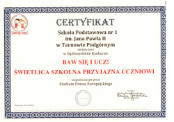 Certyfikat dla Szkoły Podstawowej nr 1 im. Jana Pawła II w Tarnowie Podgórnym za zdobycie tytułu w ogólnopolskim konkursie Baw się i ucz! Świetlica szkolna przyjazna uczniom.