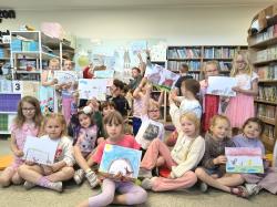 Sześciolatki w bibliotece szkolnej w roku 2025/2026