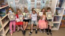Sześciolatki w bibliotece szkolnej w roku 2025/2026